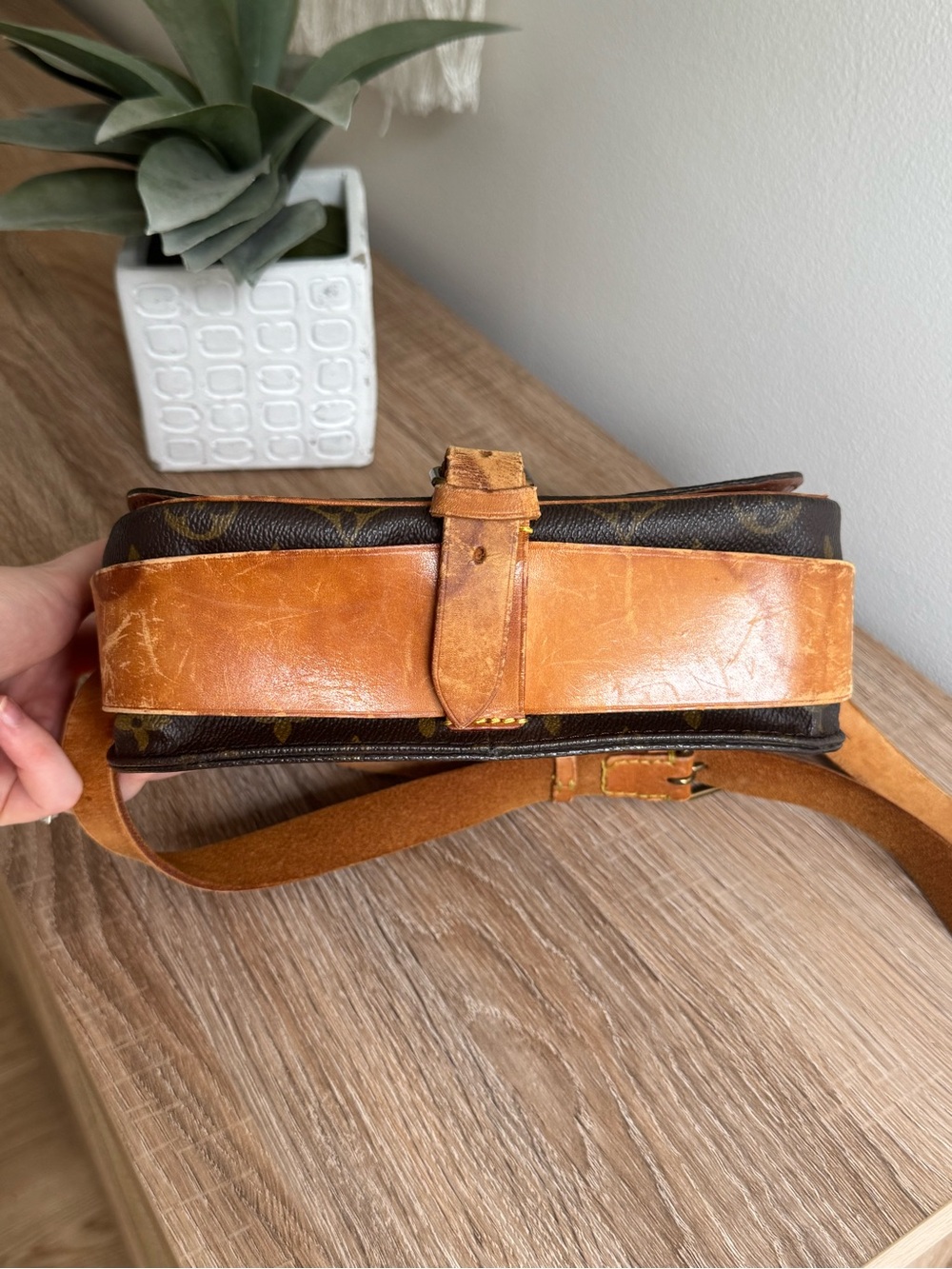 ✅AUTH✅LOUIS VUITTON CARTOUCHIERE MM CROSSBODY BAG - Picture 8 of 14